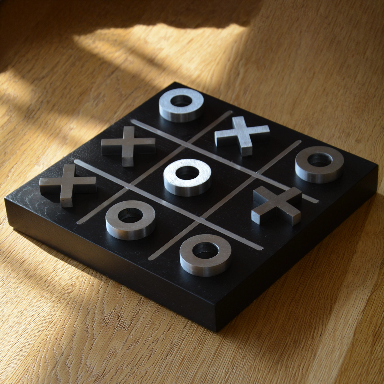 Tasarım Dokunuşuyla Yeniden Canlanan Objelere Başlangıç: XOX Masif Ahşap Oyun Tablası