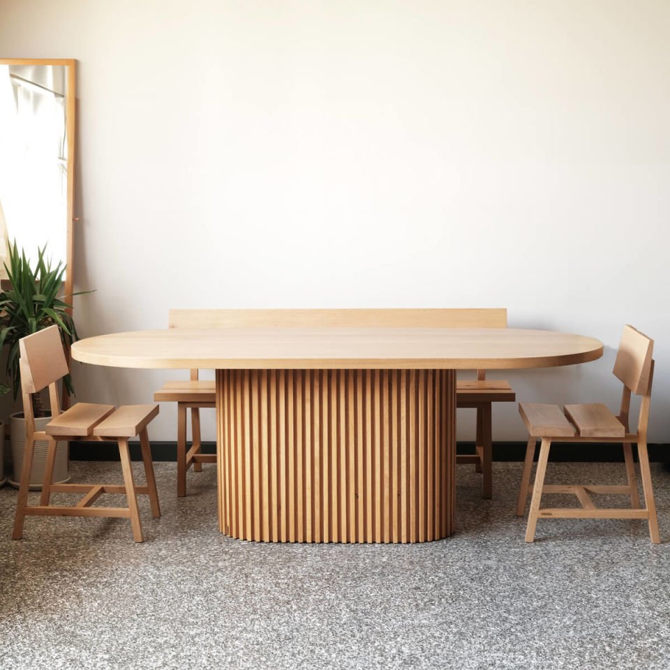 Solid Oak Table with Oval Top – DOCIA Series Honey
