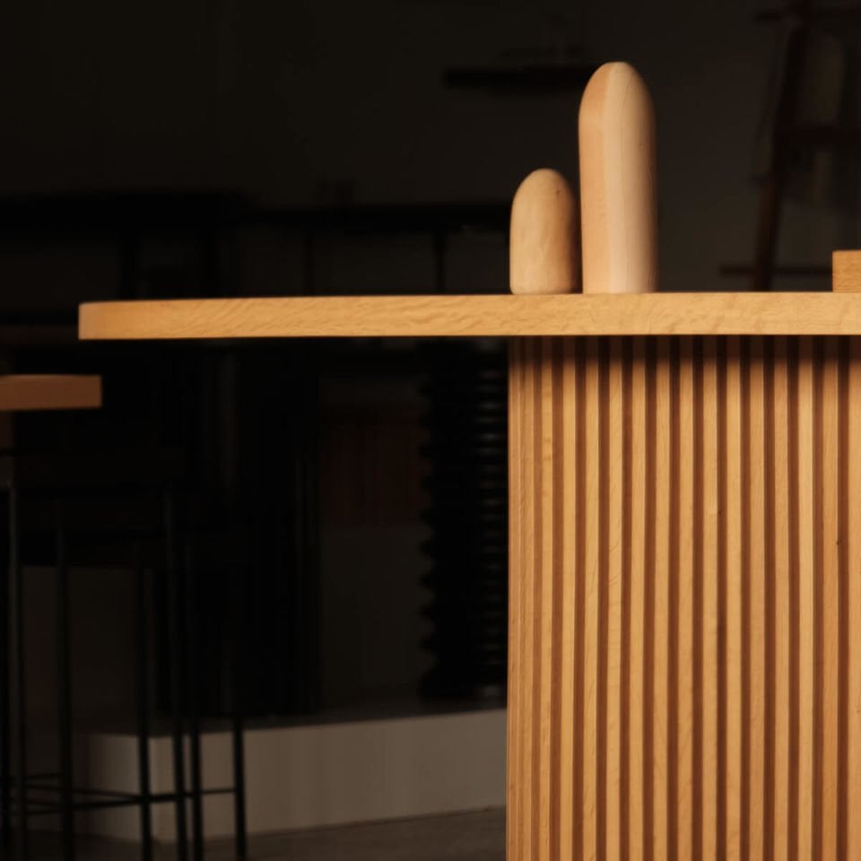 Solid Oak Table with Oval Top – DOCIA Series Honey