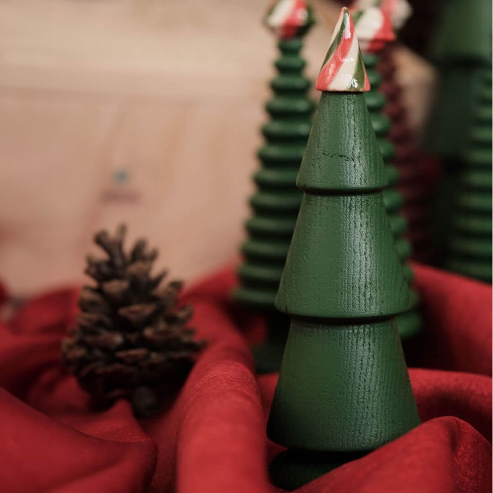 Wooden Christmas Tree Set – Ceramic Headed Sofa, Medium Irish Green