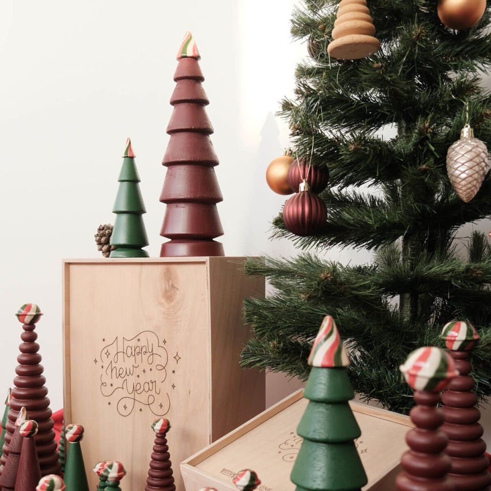 Ahşap Yılbaşı Ağacı Seti - Seramik Başlıklı Red Wine