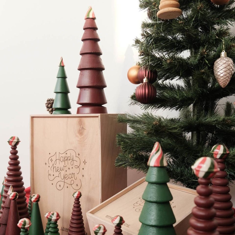 Ahşap Yılbaşı Ağacı Seti CEDAR – Seramik Başlıklı Sedir Red Wine