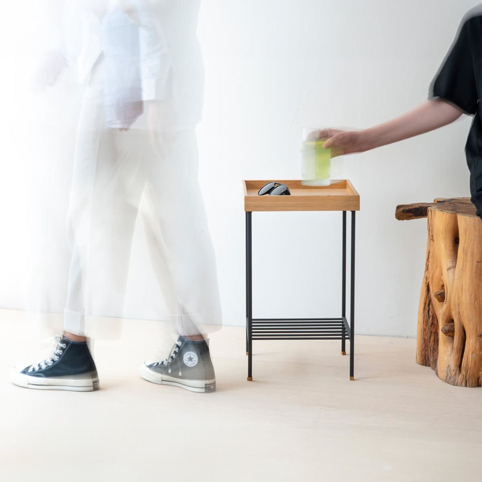 Masif Meşe Orta Boy Yan Sehpa / Saksılık – EDGE Serisi, Metal Ayaklı Honey - SİYAH